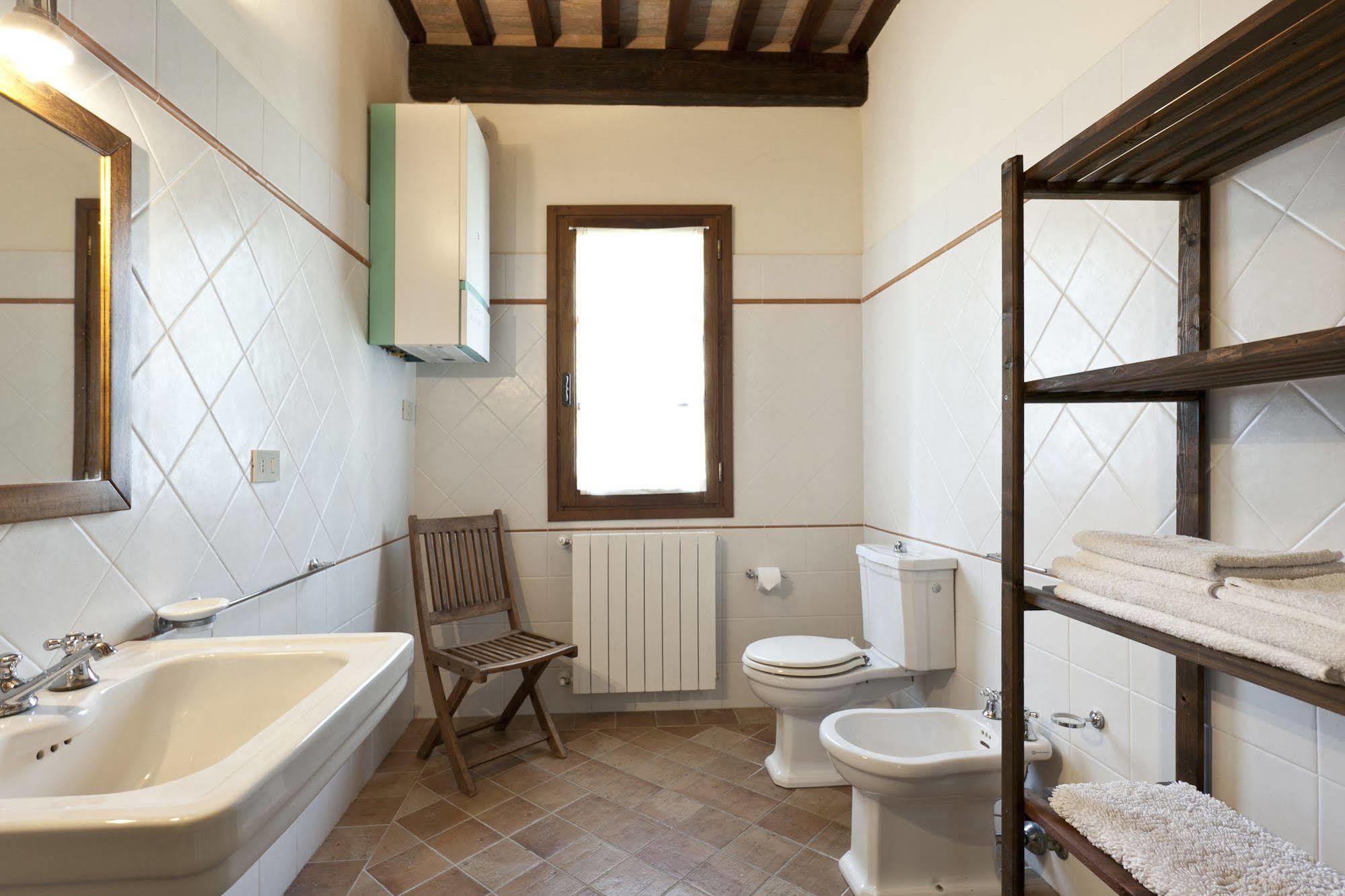 Casale Pundarika Guest House Riparbella Eksteriør bilde
